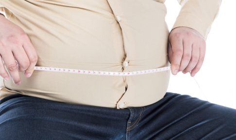 健康診断で測定する腹囲、女性の平均値は何cm?メタボとの関係とは